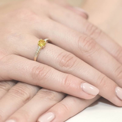 Zaręczynowy pierścionek z Cytrynem 0,50ct i Brylantami ze złota próby 585. W-0066C